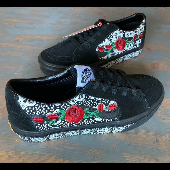 Sugar Skull & Red Roses Vans. LAST PAIR!!! Size 7 women. NEW CUSTOM MADE. - Picture 4 of 8